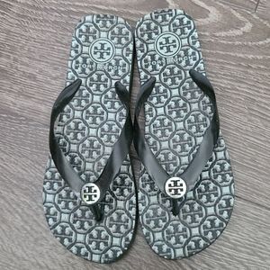 Tory Burch Logo Flip-flops 7